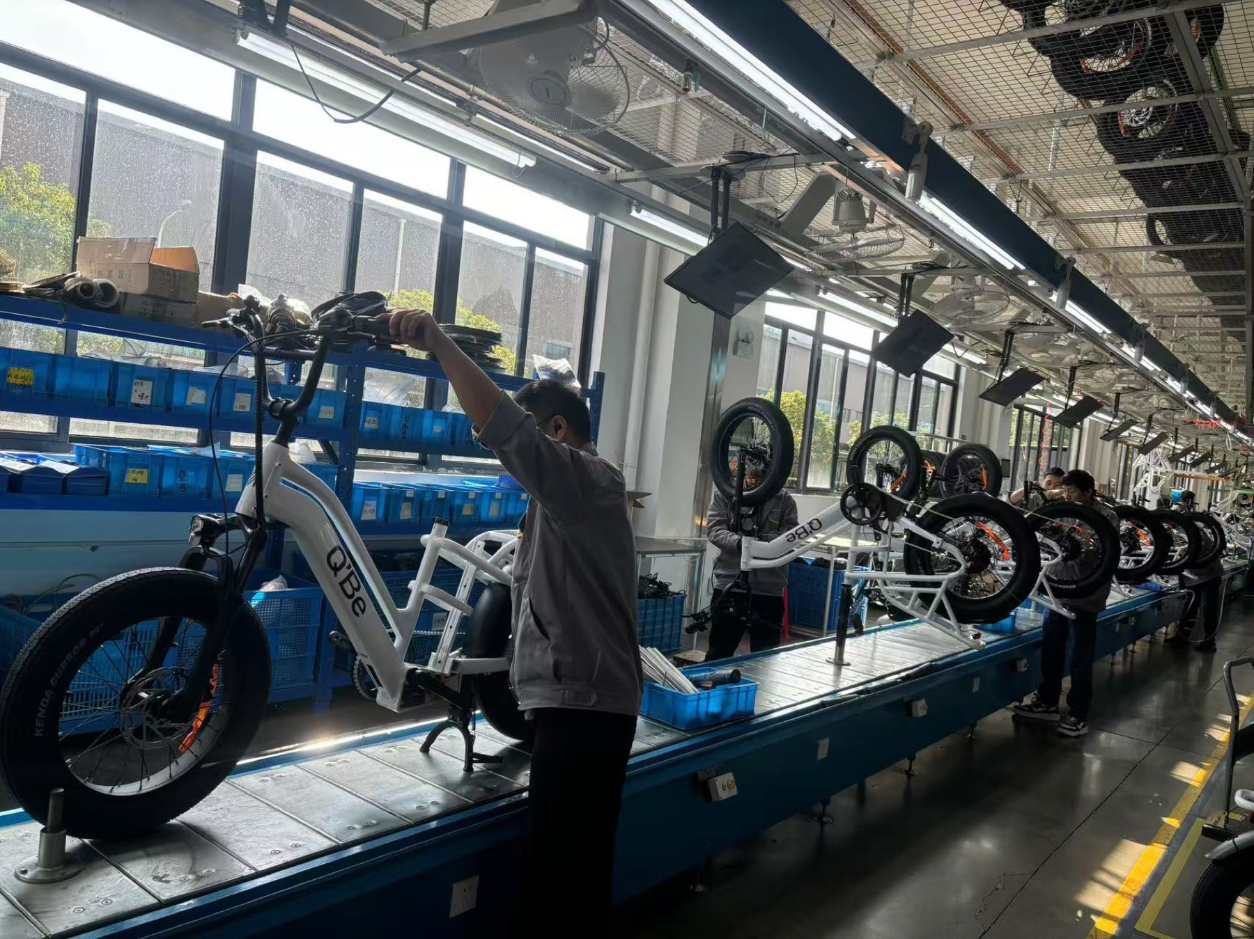 VelyVelo delivery bikes on the manufacturing line